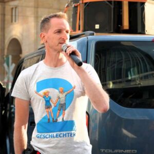 T-Shirt "Zwei Geschlechter" für Herren in grau (auf dem Foto: Marcus Fuchs)